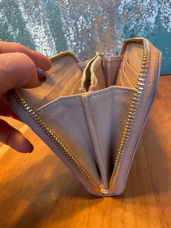 Miu Miu Patent Leather Bow Zip Around Wallet Project Piece - Picture 6 of 16